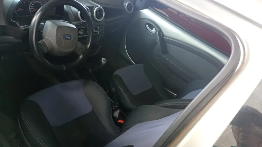 Ford ka Hatch